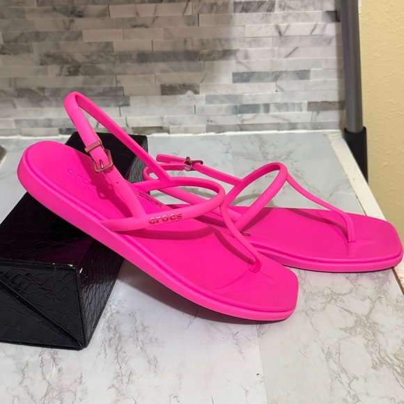 CROCS Miami Thong Flip Sandal in Pink Crush Size 8 - Picture 4 of 5